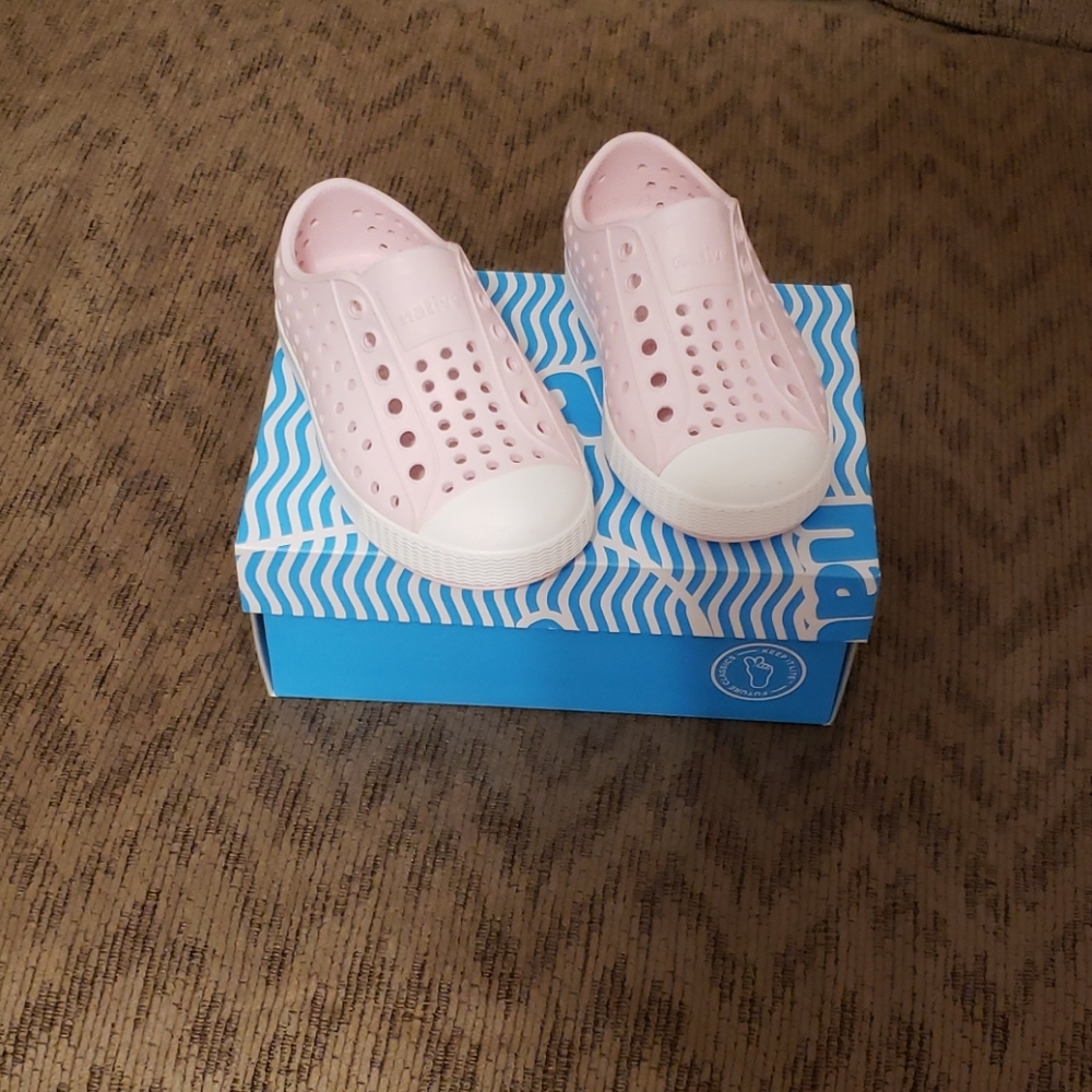 Toddler girl Jefferson shoe by Native